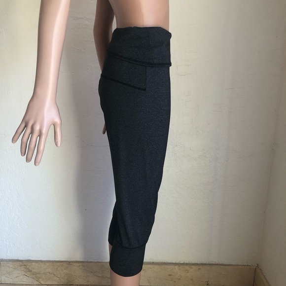 Zumba Fitness Marvelous Women’s Size M Grey Capri Leggings Pants High-Waisted - Picture 2 of 16